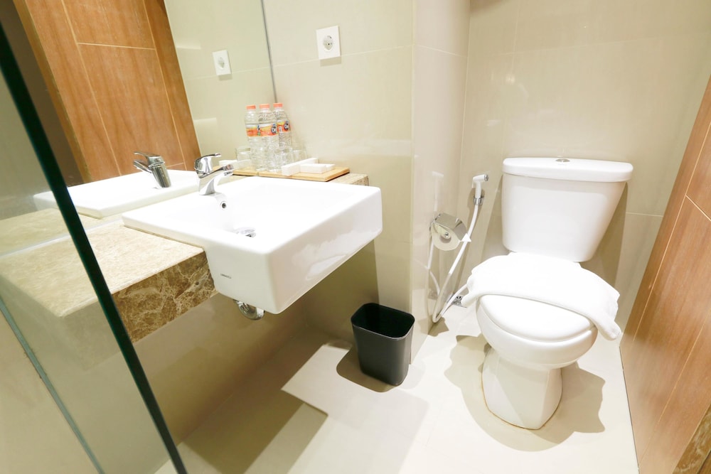 Yellow Star Hotel Gejayan 50/51