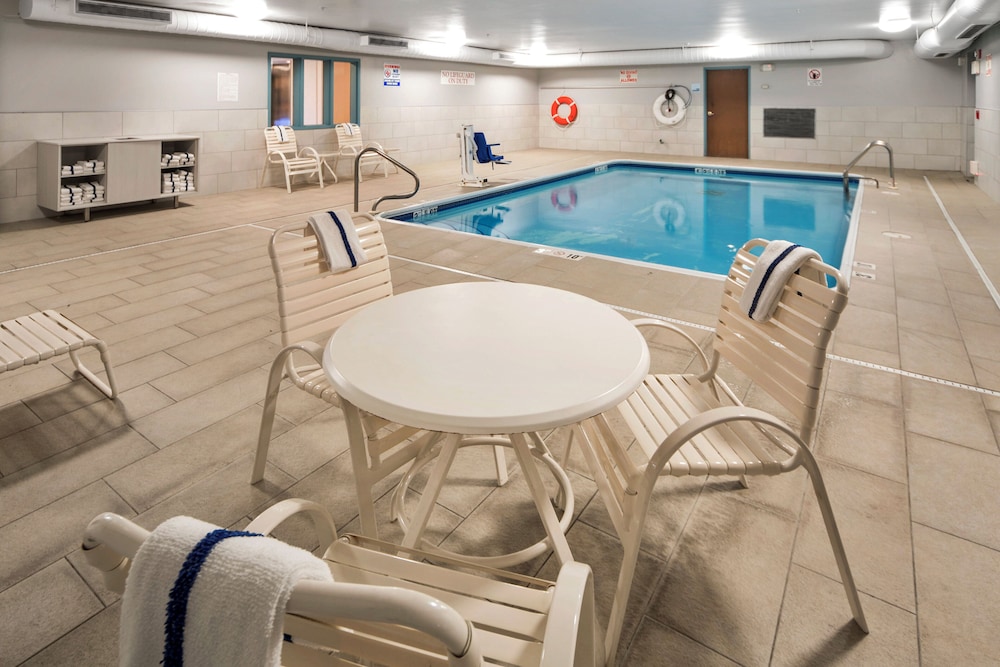 Holiday Inn Express Chicago Nw-Vernon Hills 25/50
