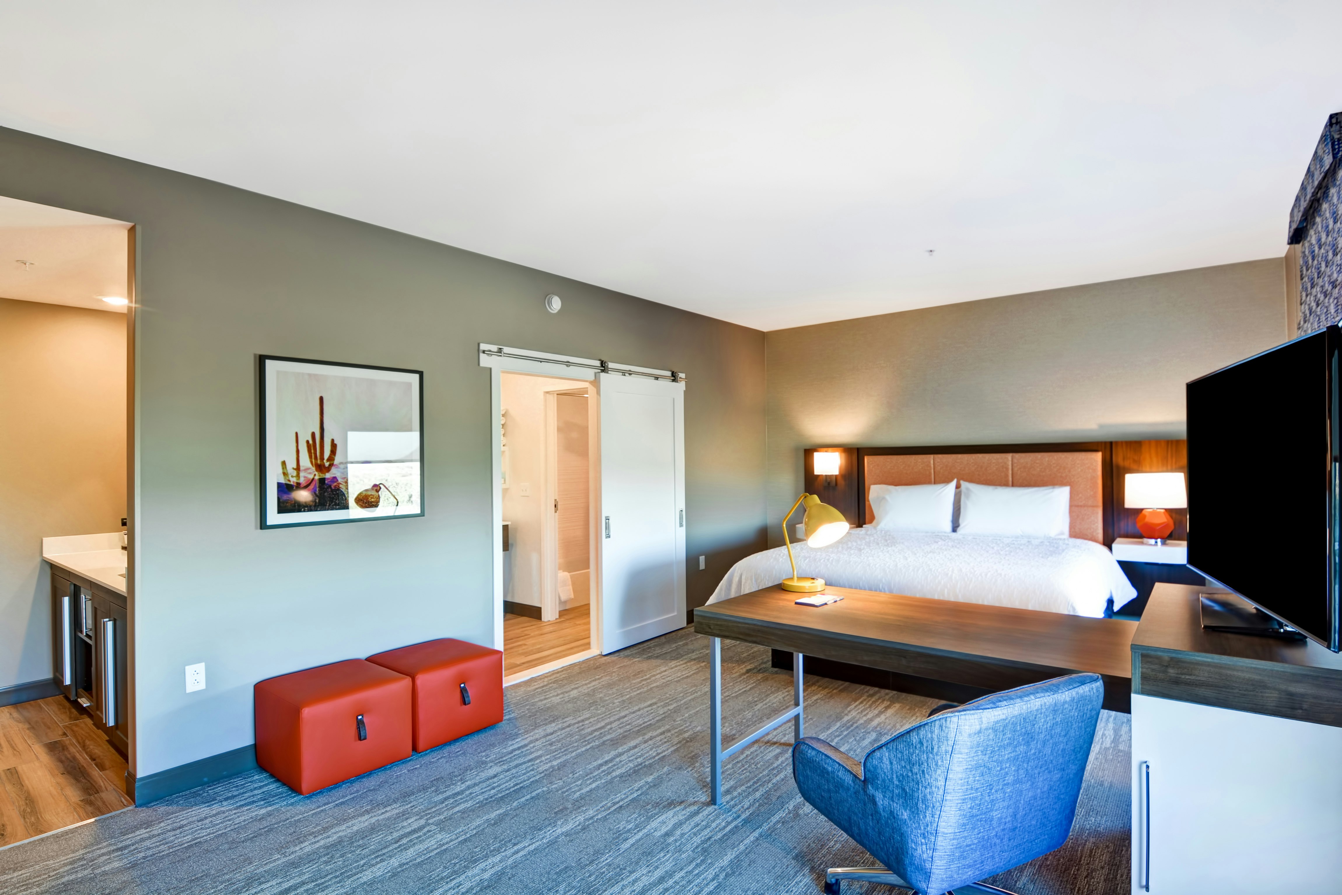 SUITE, KING BED, ACCESSIBLE