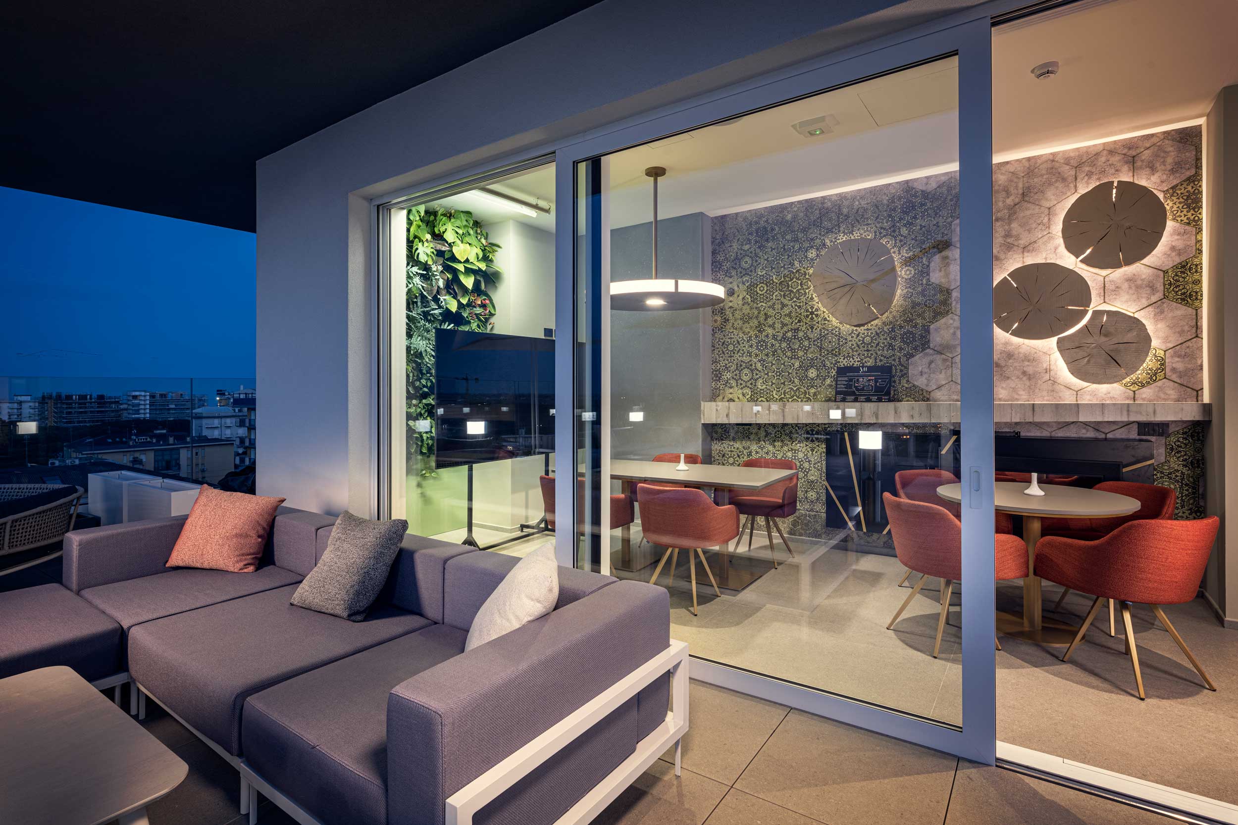 J44 Lifestyle Hotel 12/36