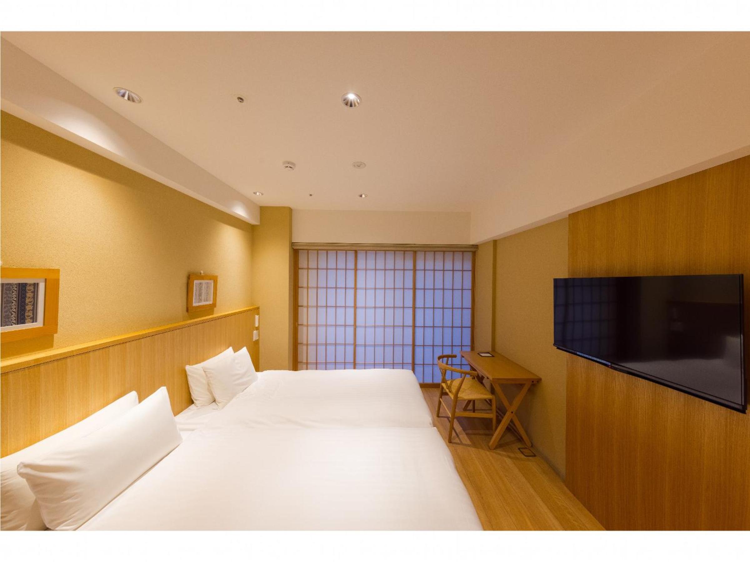 Hollywood, Superior, Twin Beds