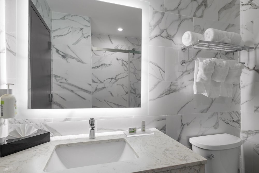 Ramada by Wyndham Brooklyn Near Flatbush 20/26