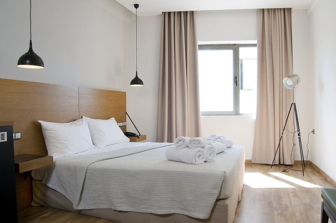 DELUXE, DOUBLE BED