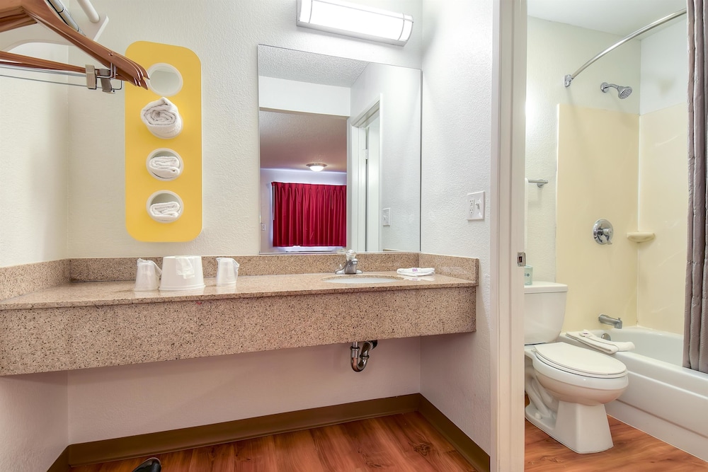 Motel6 Carlsbad, CA - Near Legoland 28/53