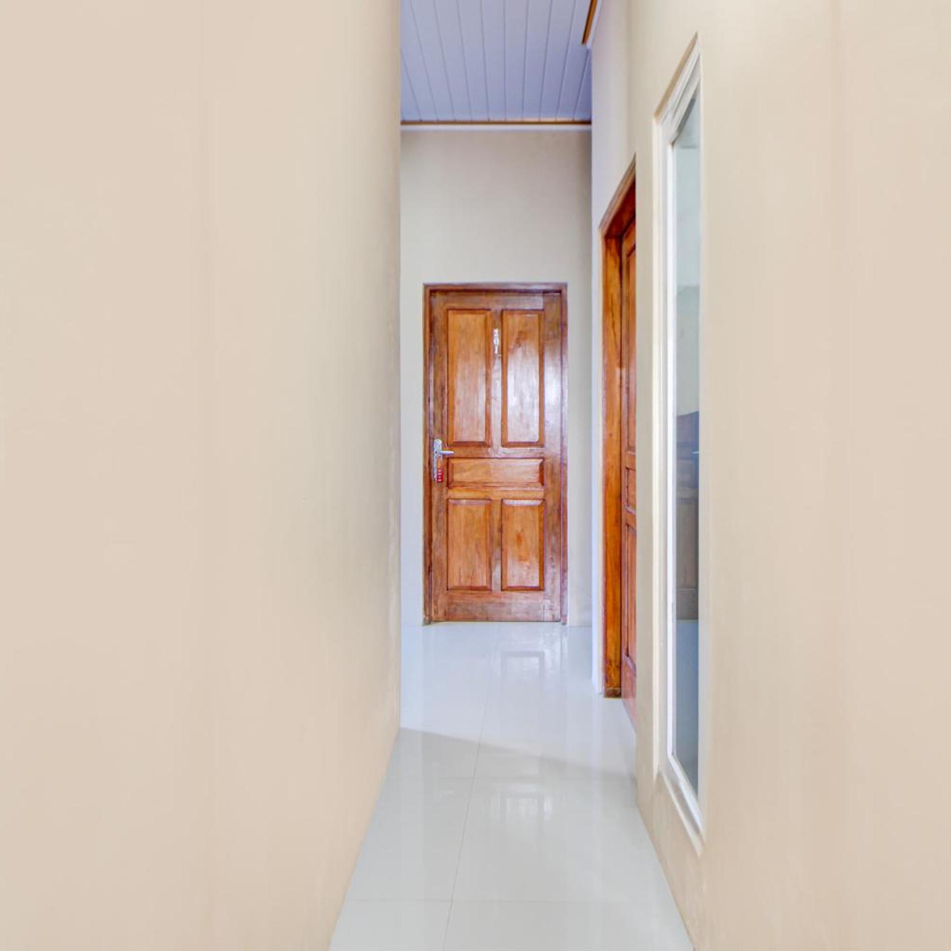 Hotel O Alun-Alun Purwokerto Near Gor Satria Purwokerto Formerly Guest House Blessing 28/32