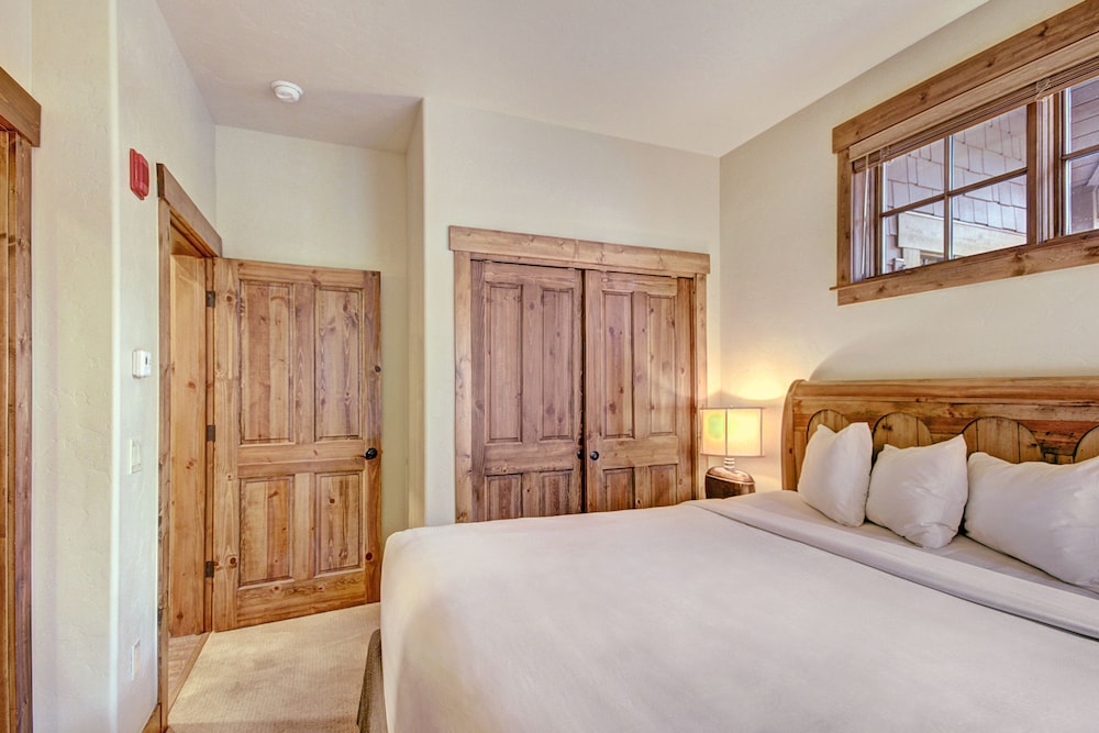 3 Bedrooms, Town House, 1 King and 2 Queen Beds, Sofa