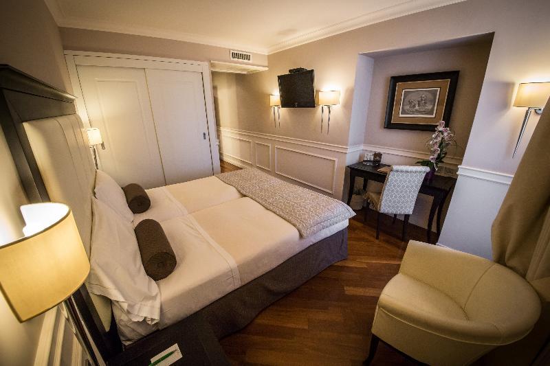 غرفة بسرير مزدوج أو سريرين منفصلين، Victoria Hotel Letterario 2/2