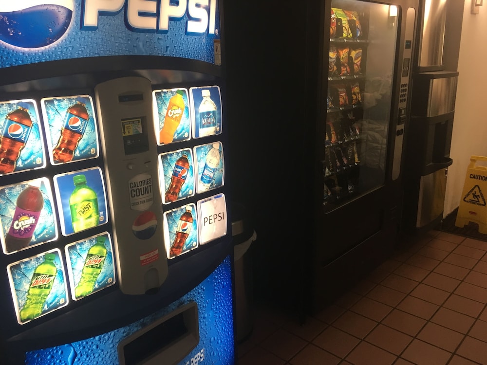Super 8 By Wyndham Peoria 22/31