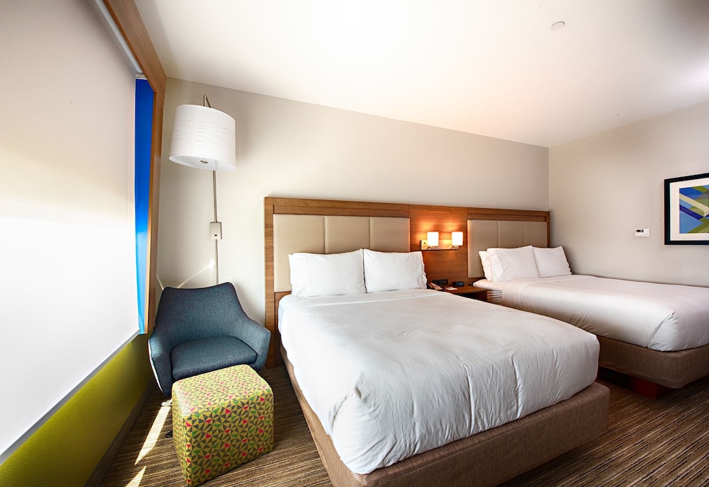 STANDARD, 2 QUEEN BEDS