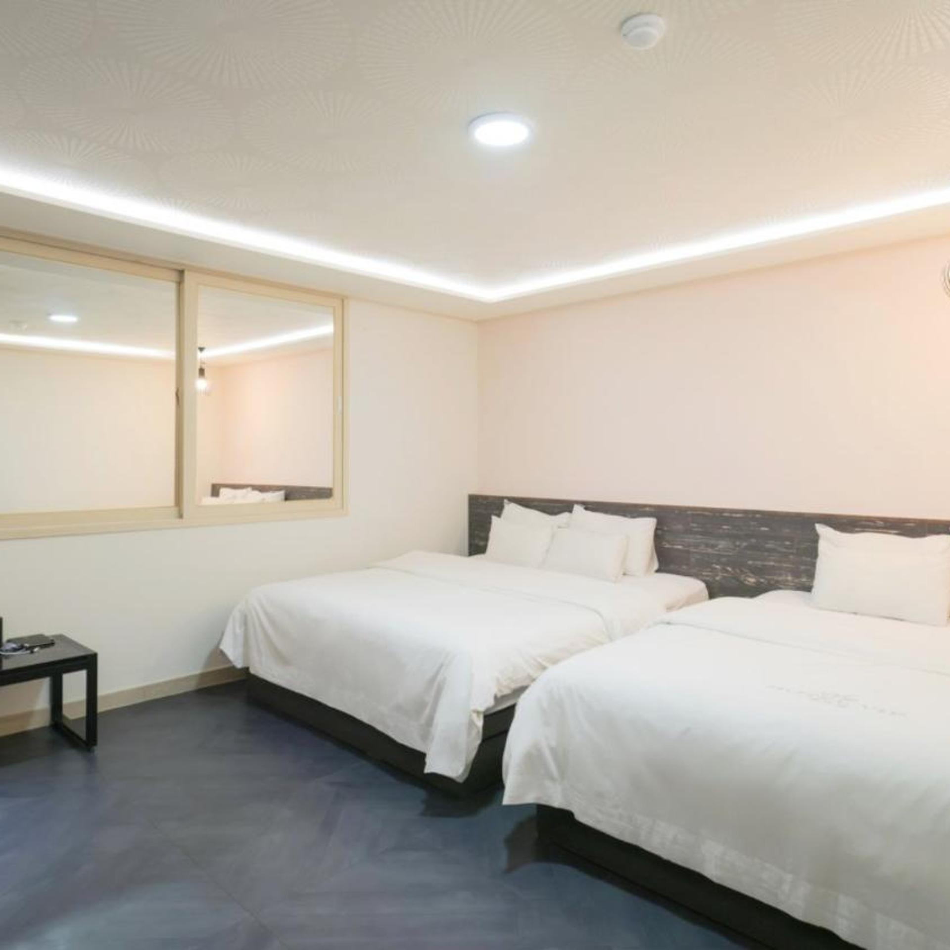 Room, Double or Twin Bed
