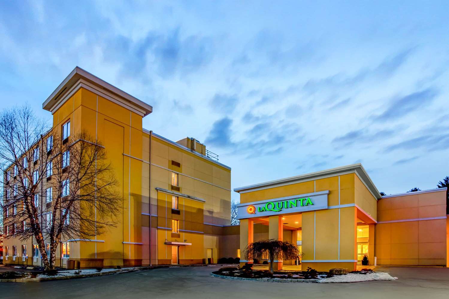 La Quinta Inn & Suites by Wyndham Danbury 49/58