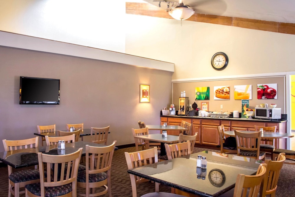 Quality Inn Wickenburg, AZ 30/38
