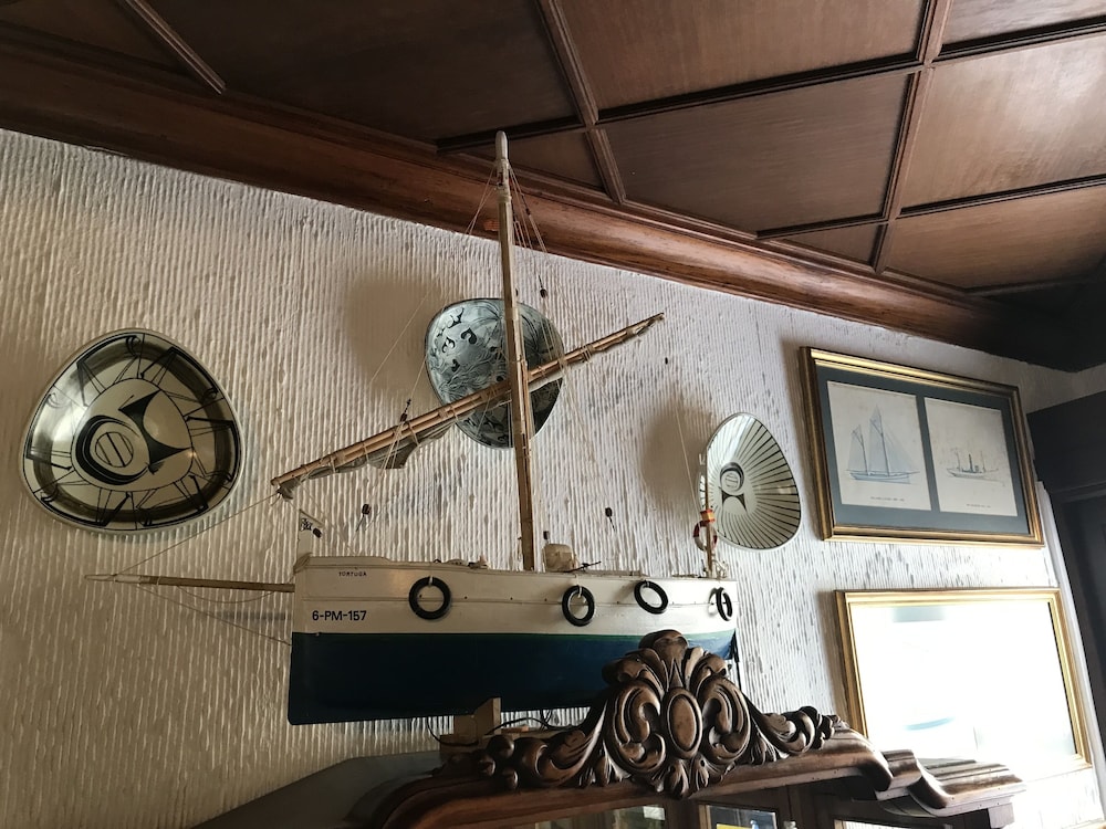 HOSTAL CAS BOMBU 52/56