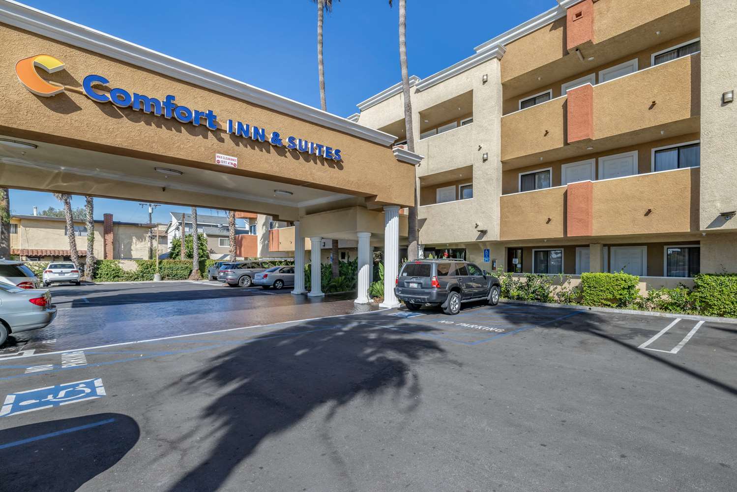 Comfort Inn & Suites Huntington Beach 40/43