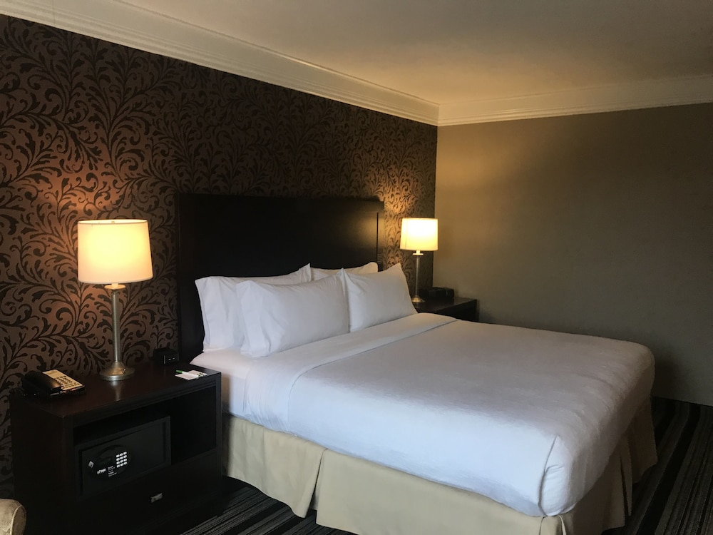 Holiday Inn Cleveland-Mayfield 21/76