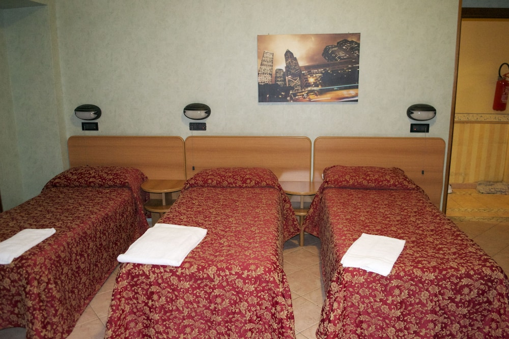 Hotel Ferrarese Roma 32/49