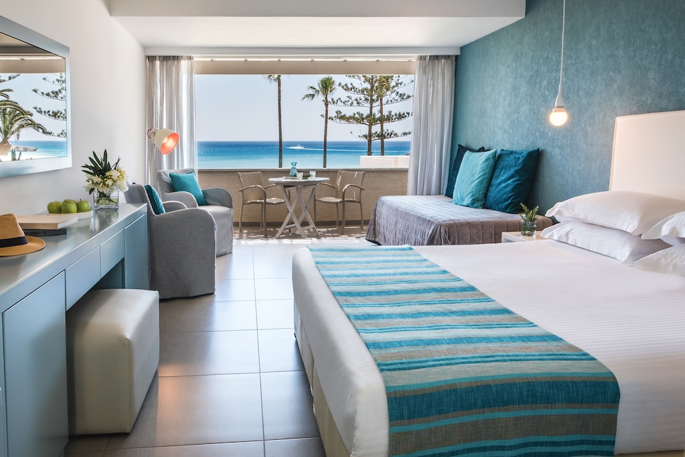 Nissi Beach Resort 54/75
