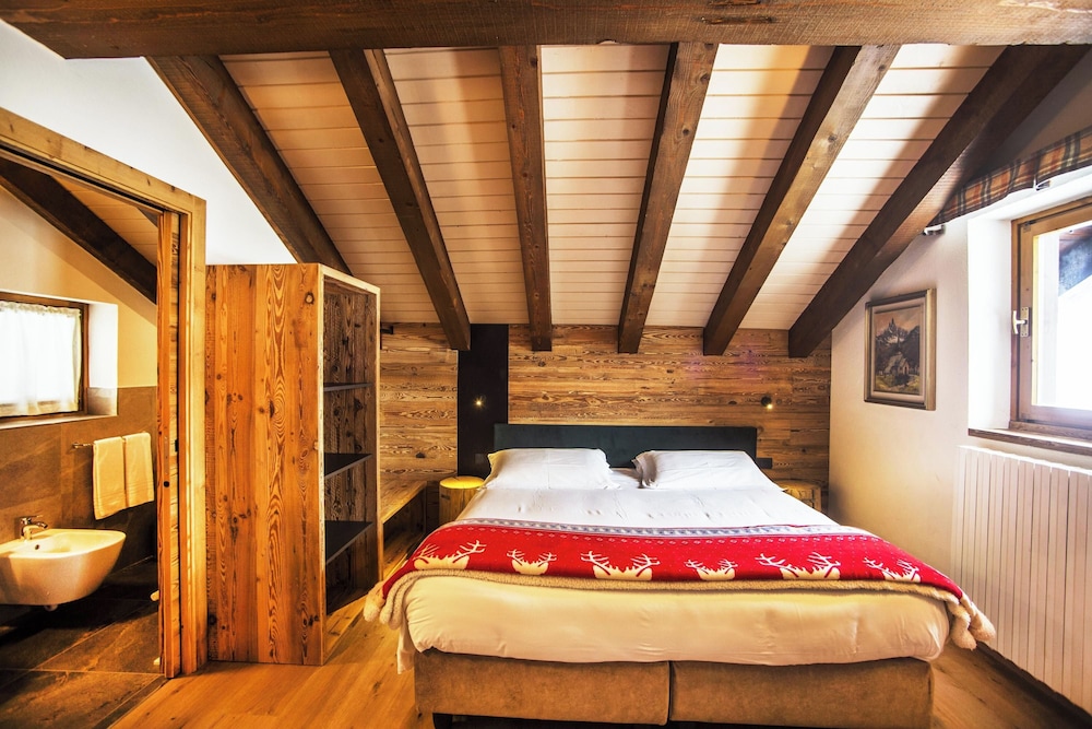 LUXURY, SUITE