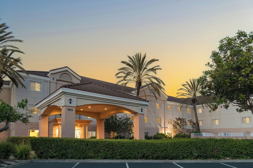 Fairfield Inn Suites San Francisco San Carlos 1/50