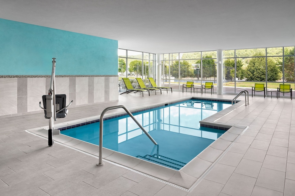 Springhill Suites By Marriott Roanoke North 16/26