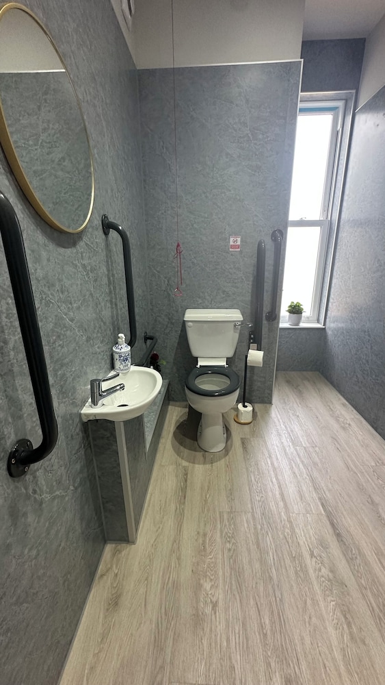 Aynetree Guest House 50/50