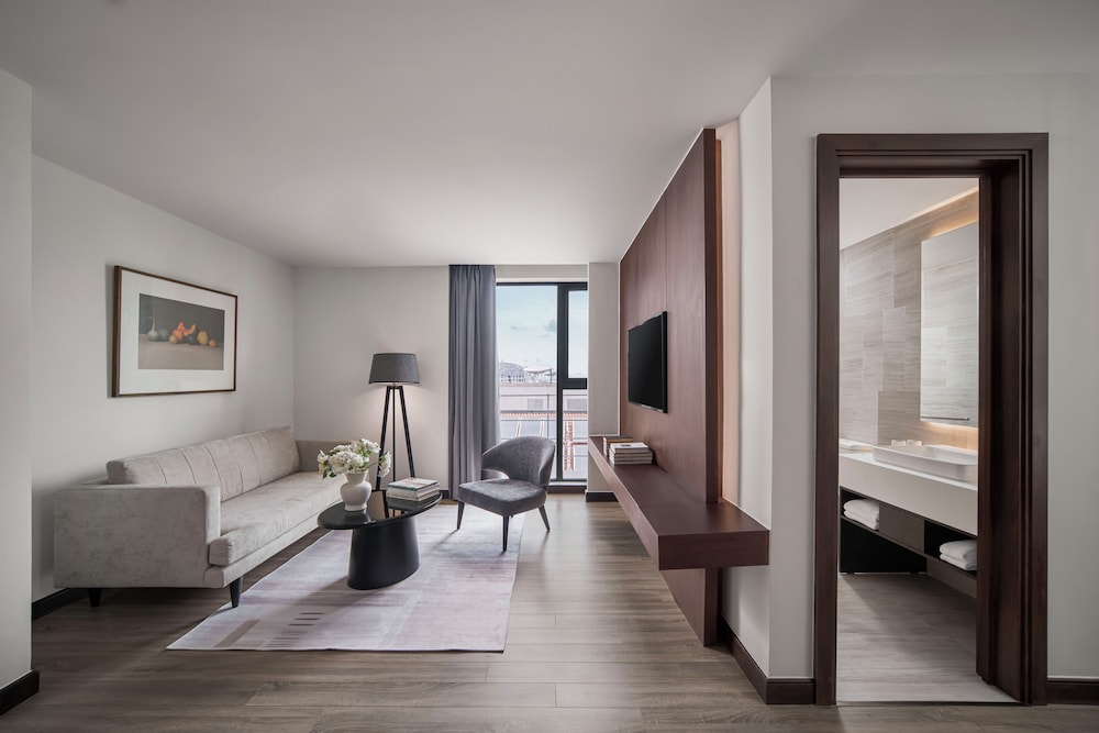 Signature By M Village Le Thanh Ton, a brand of Modern Village Lifestyle 43/59