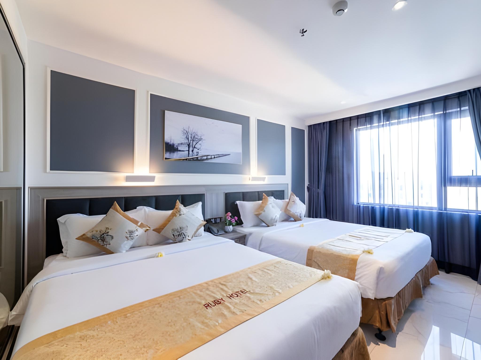Grand, Family, Suite, 2 King Beds, City View