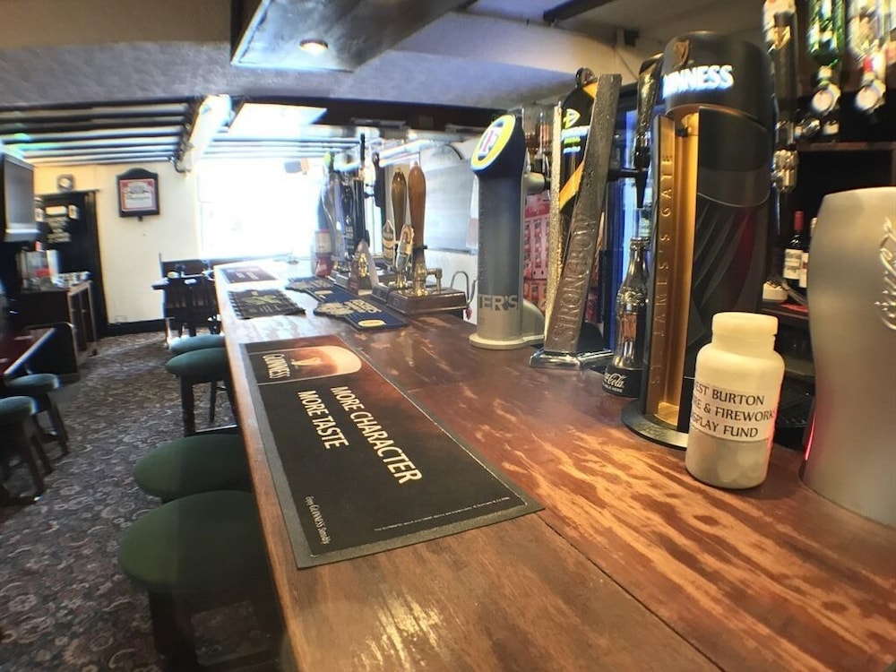 The Fox & Hounds Inn 16/35