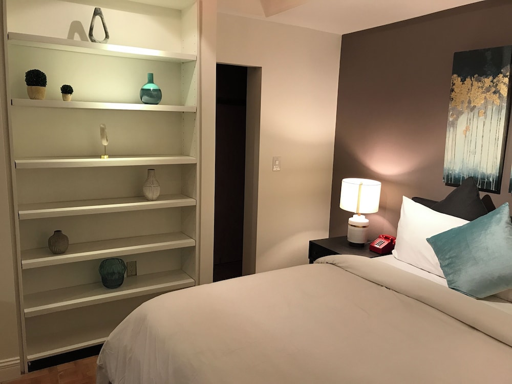 DELUXE, STUDIO, SUITE