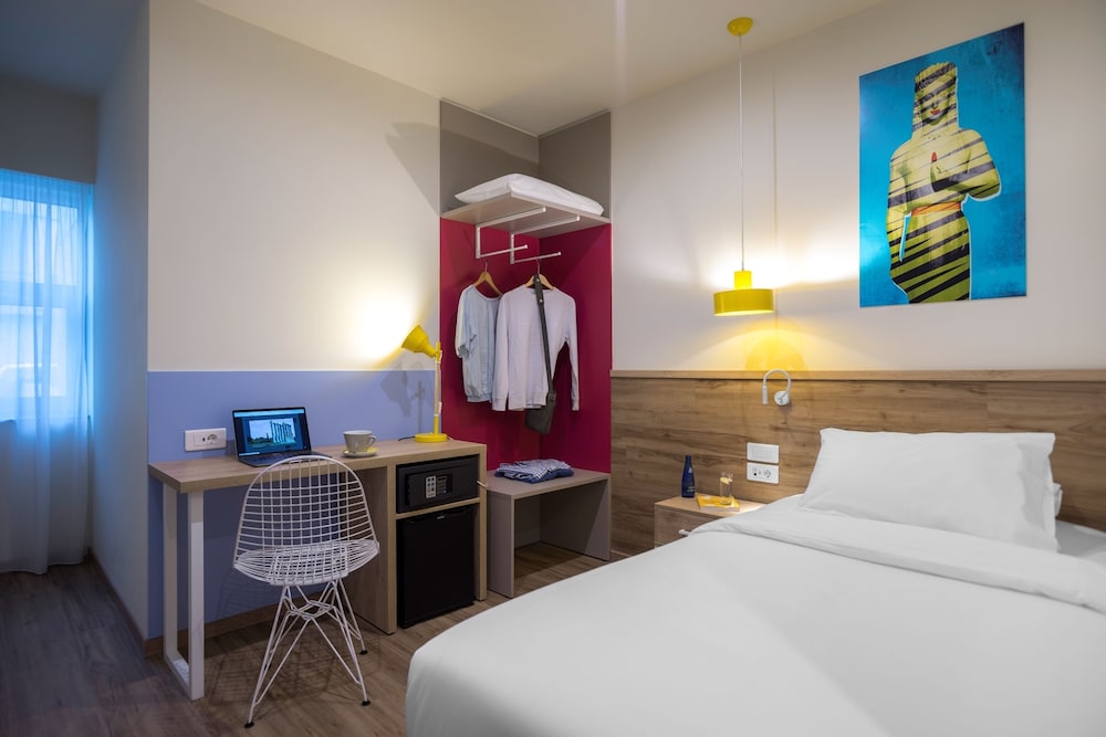 Ibis Styles Athens Routes 15/49