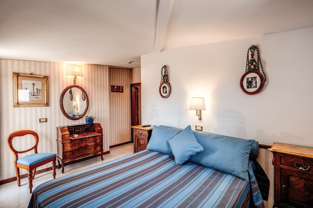 Hotel Pacific 10/50
