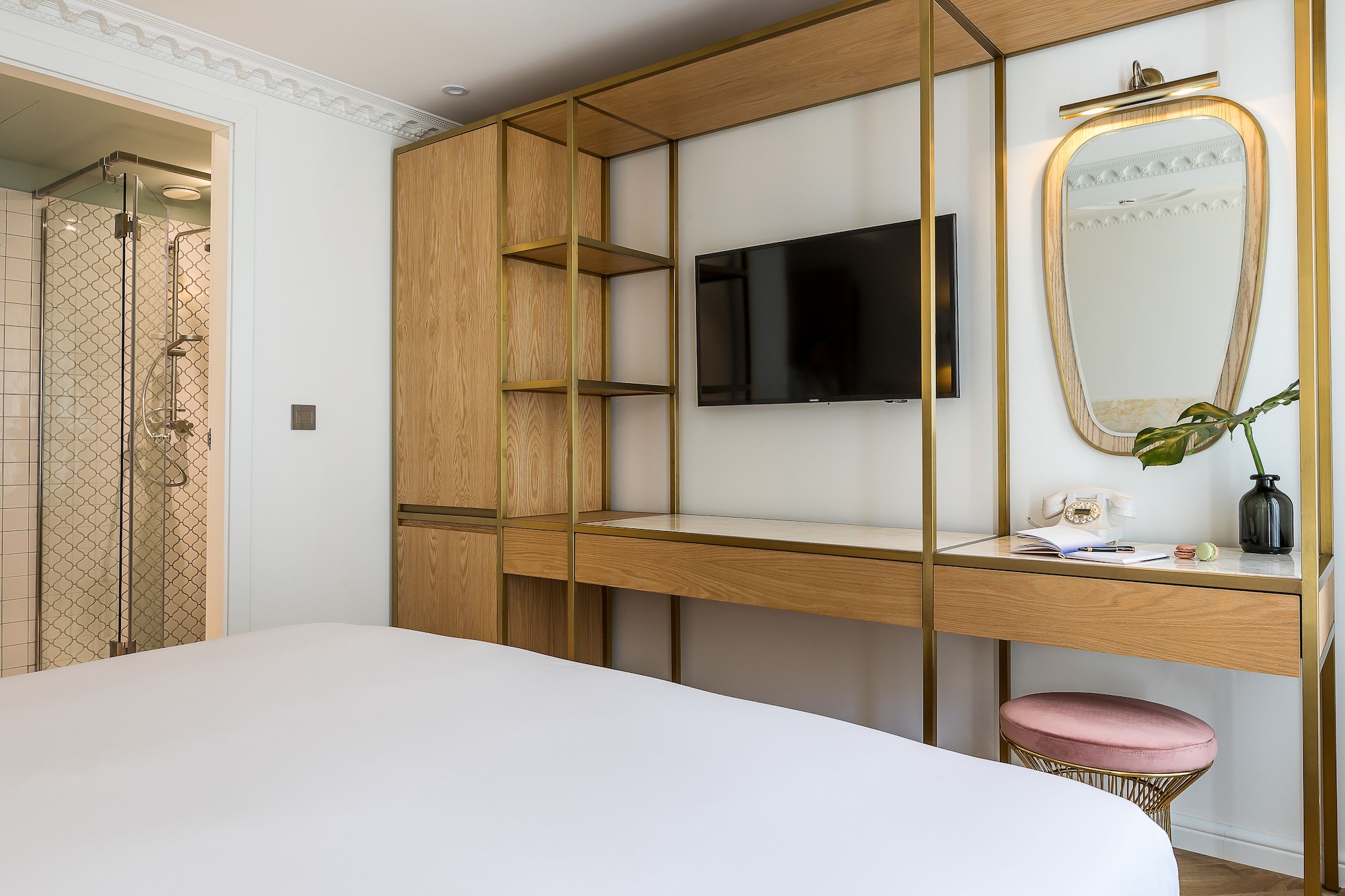 DELUXE, DOUBLE BED