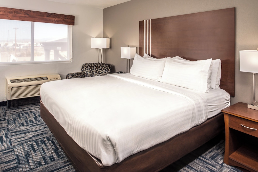 جناح بسرير كينج مع أريكة