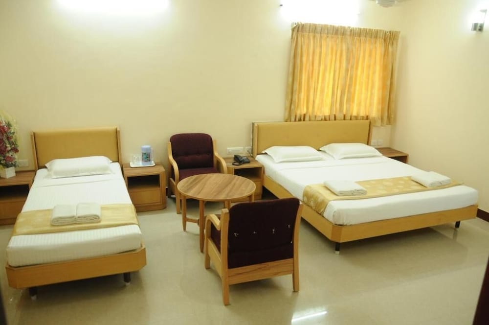 HOTEL RAJADHANE 36/53
