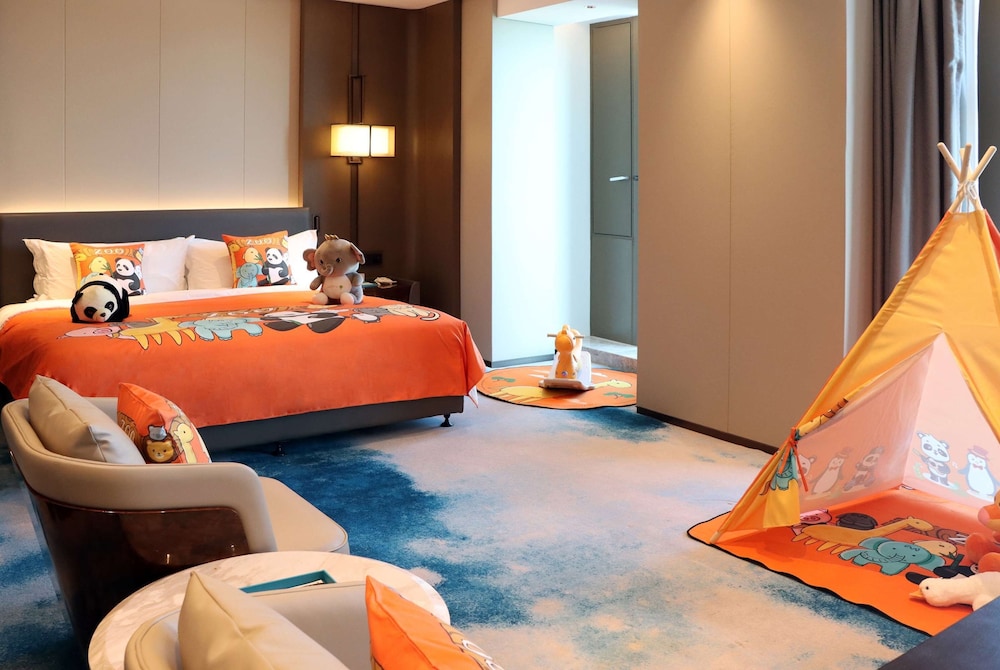 Theme, Family, King Bed