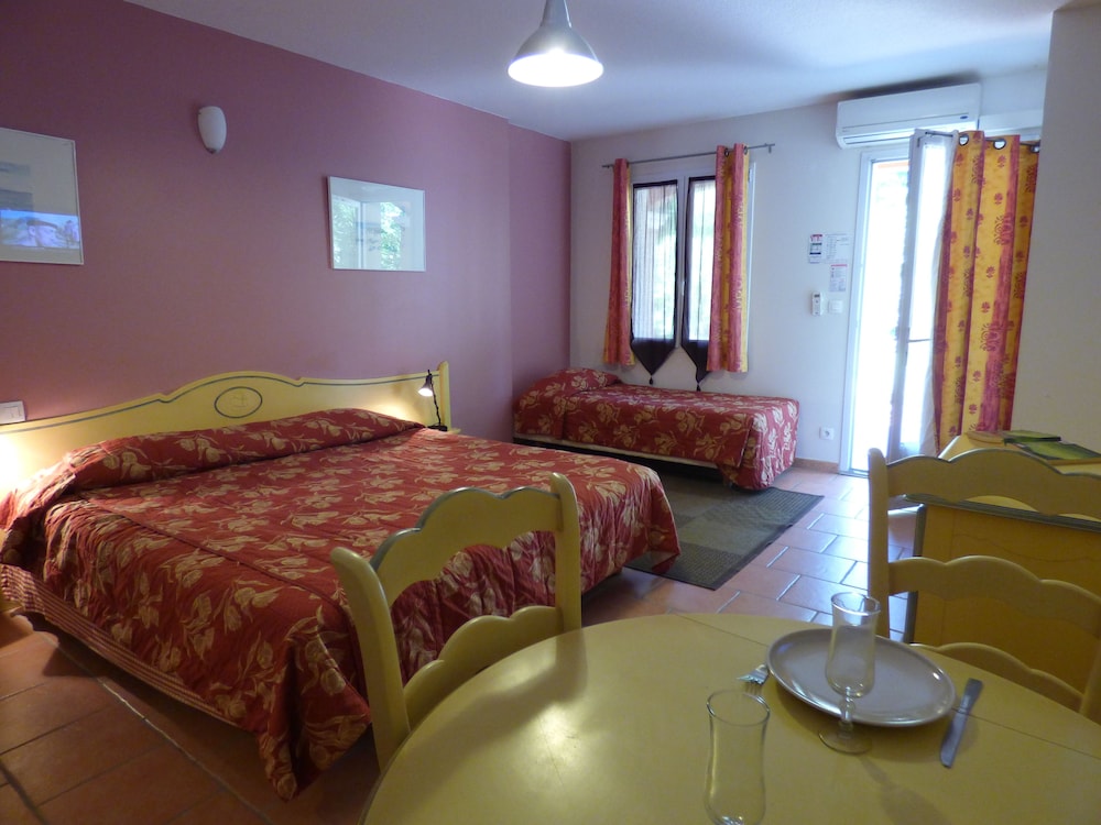 SUPERIOR, STUDIO, POOL VIEW, TERRACE