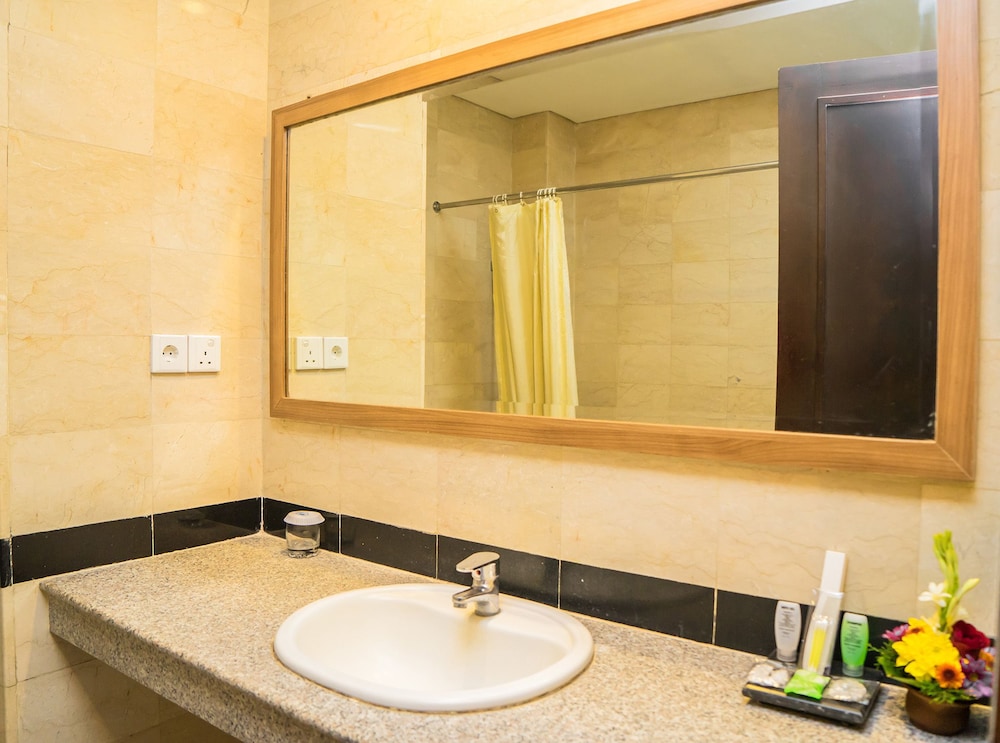Puri Ayu Hotel 38/40