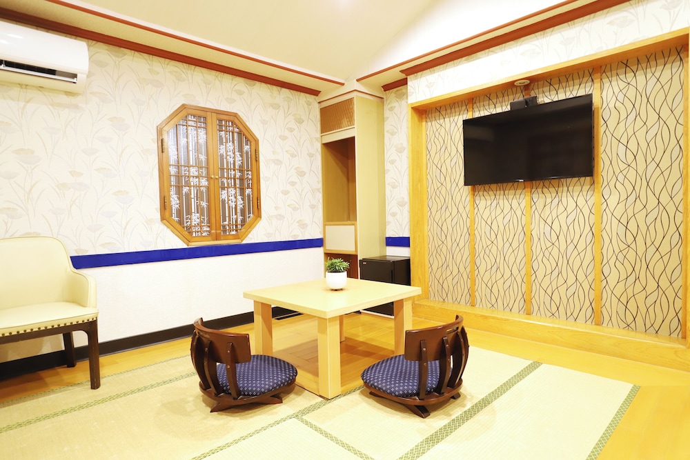 Gorgeous Hot Spring Resort 46/50