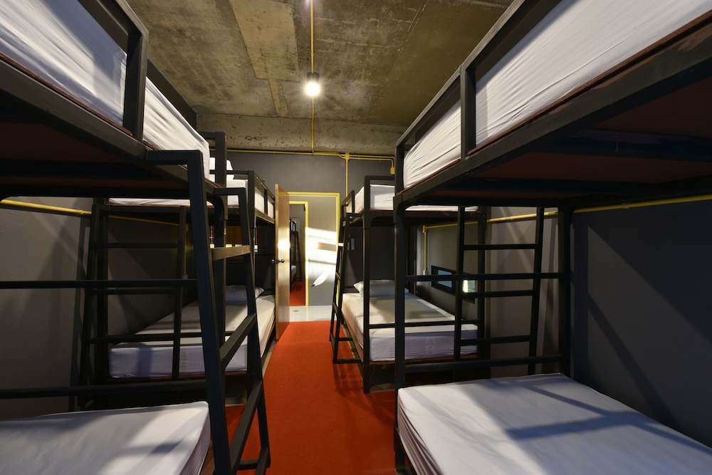 248 Street Hostel 36/50
