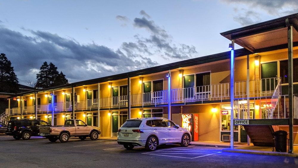 BUDGET INN ELLIJAY 3/37