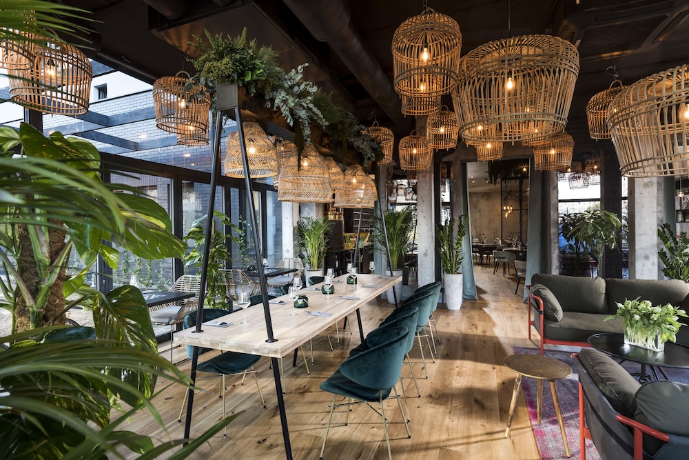 Hotel Sadova 63/66