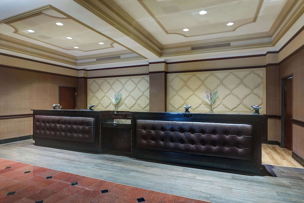 Drury Plaza Hotel New Orleans 4/50