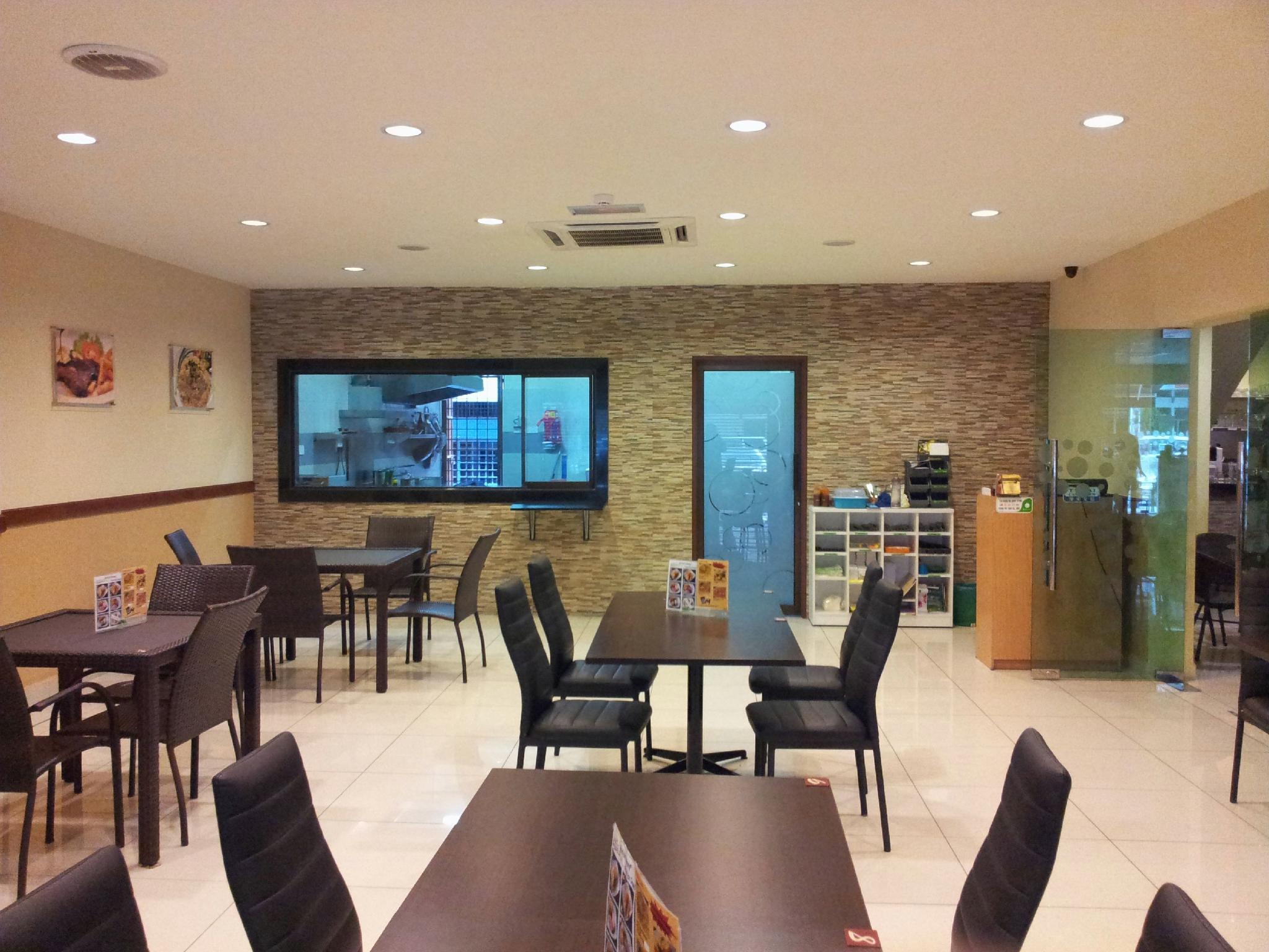 Twin Hotel 28/50