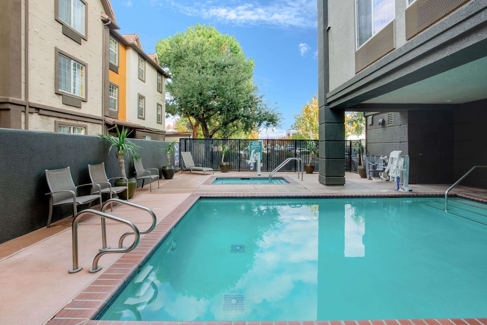 Fairfield Inn & Suites By Marriott Fresno River Park 4/54