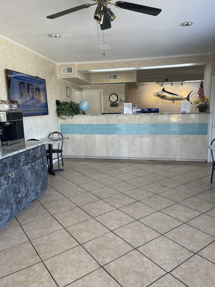 Hole Inn the Wall Hotel - Sunset Plaza - Fort Walton Beach 12/50