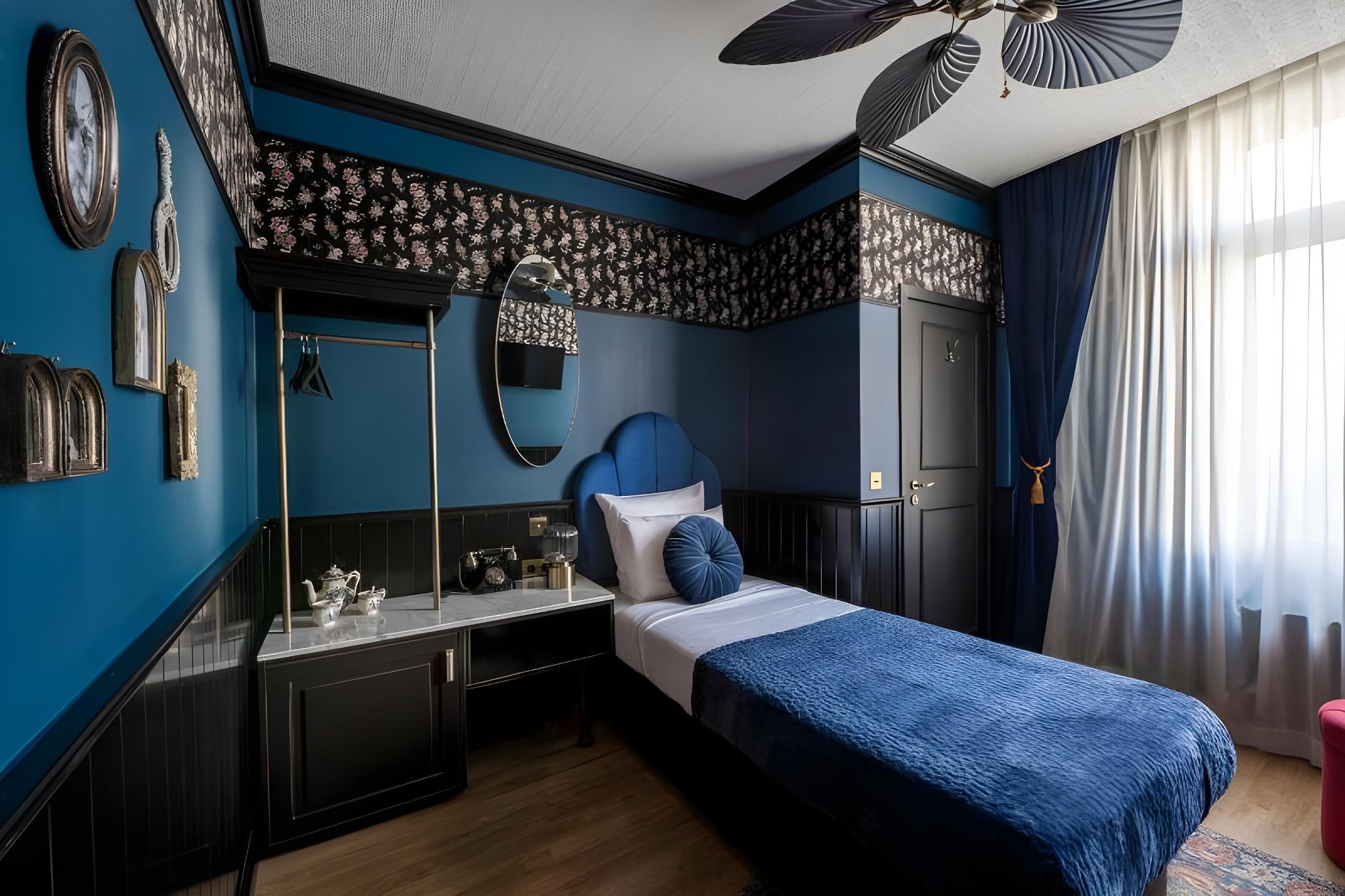 Petite, Single Bed