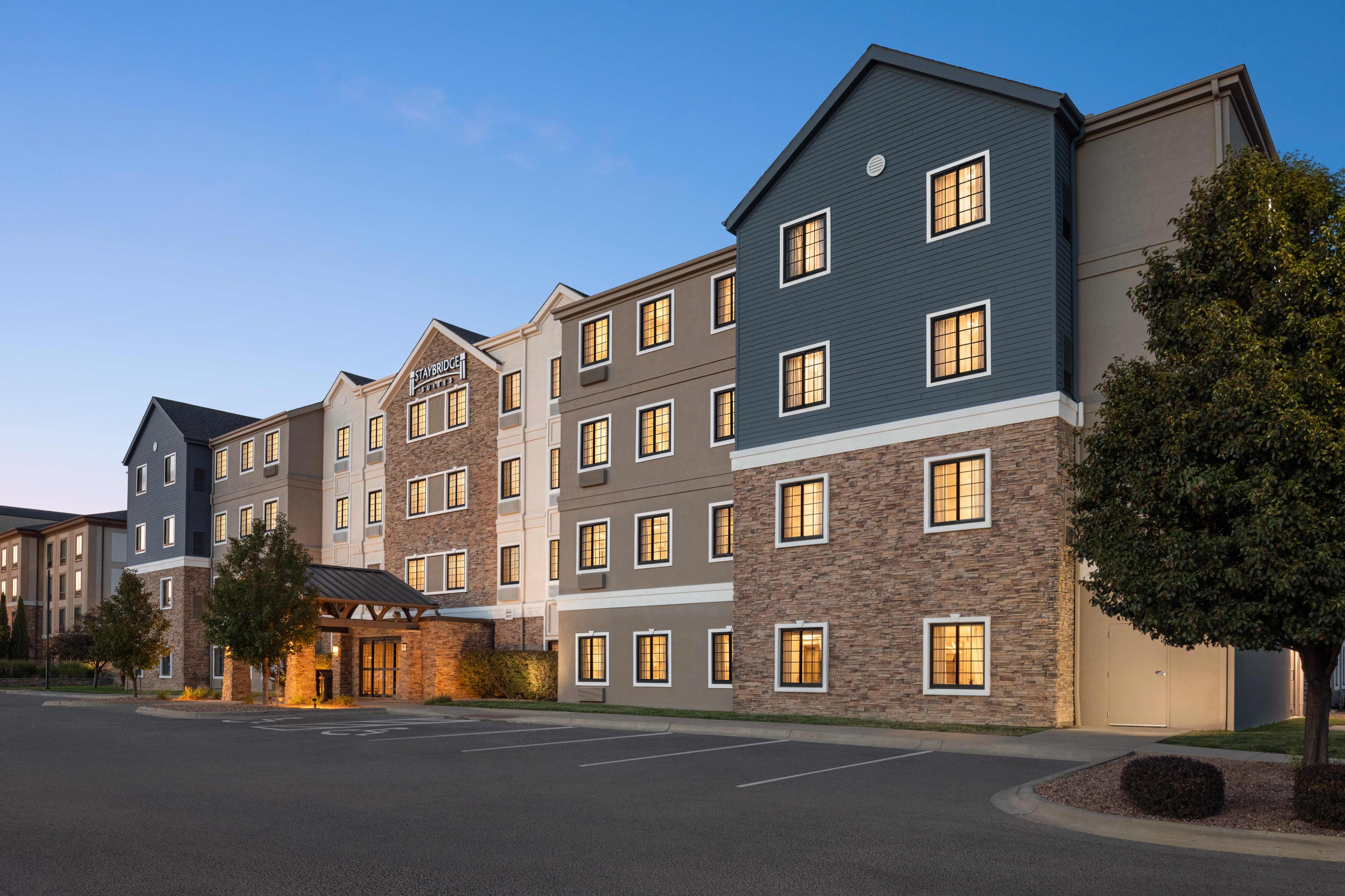 Staybridge Suites Wichita 71/79