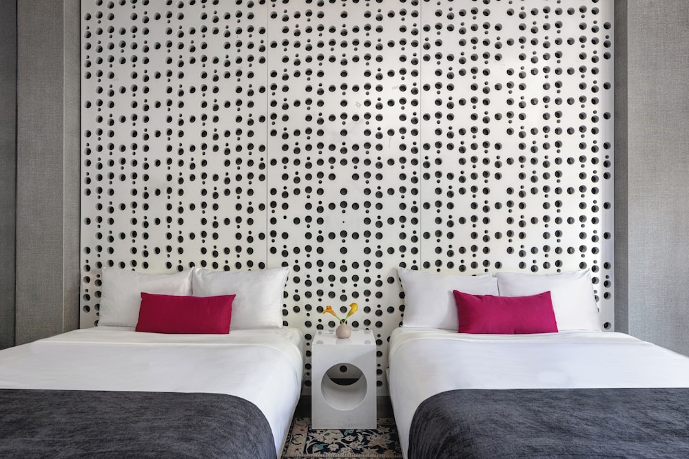GOLD, 2 DOUBLE BEDS