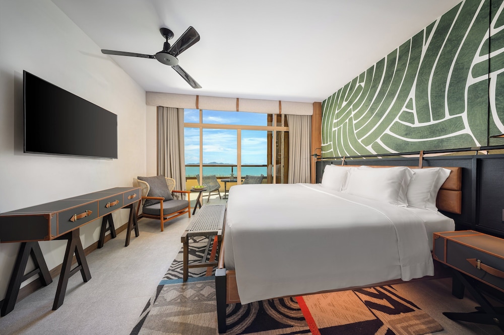 MIRAGE, SUITE, KING BED