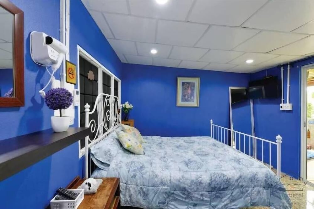 Room 9 Hometel 11/50